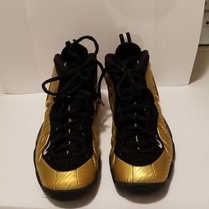 Air Foamposite One
“Metallic Gold”